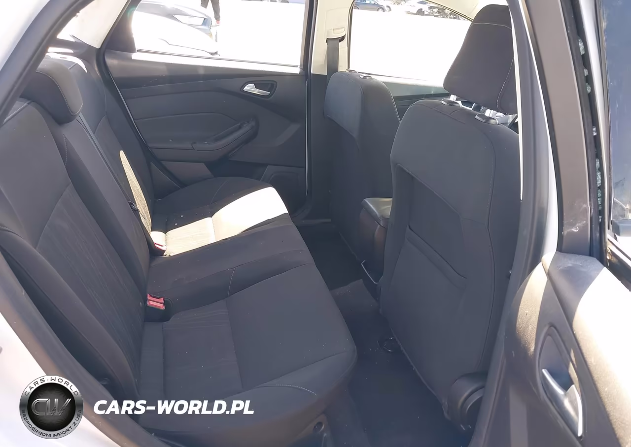 2018 Ford Focus Se VIN:1FADP3FE7JL241626 - 8