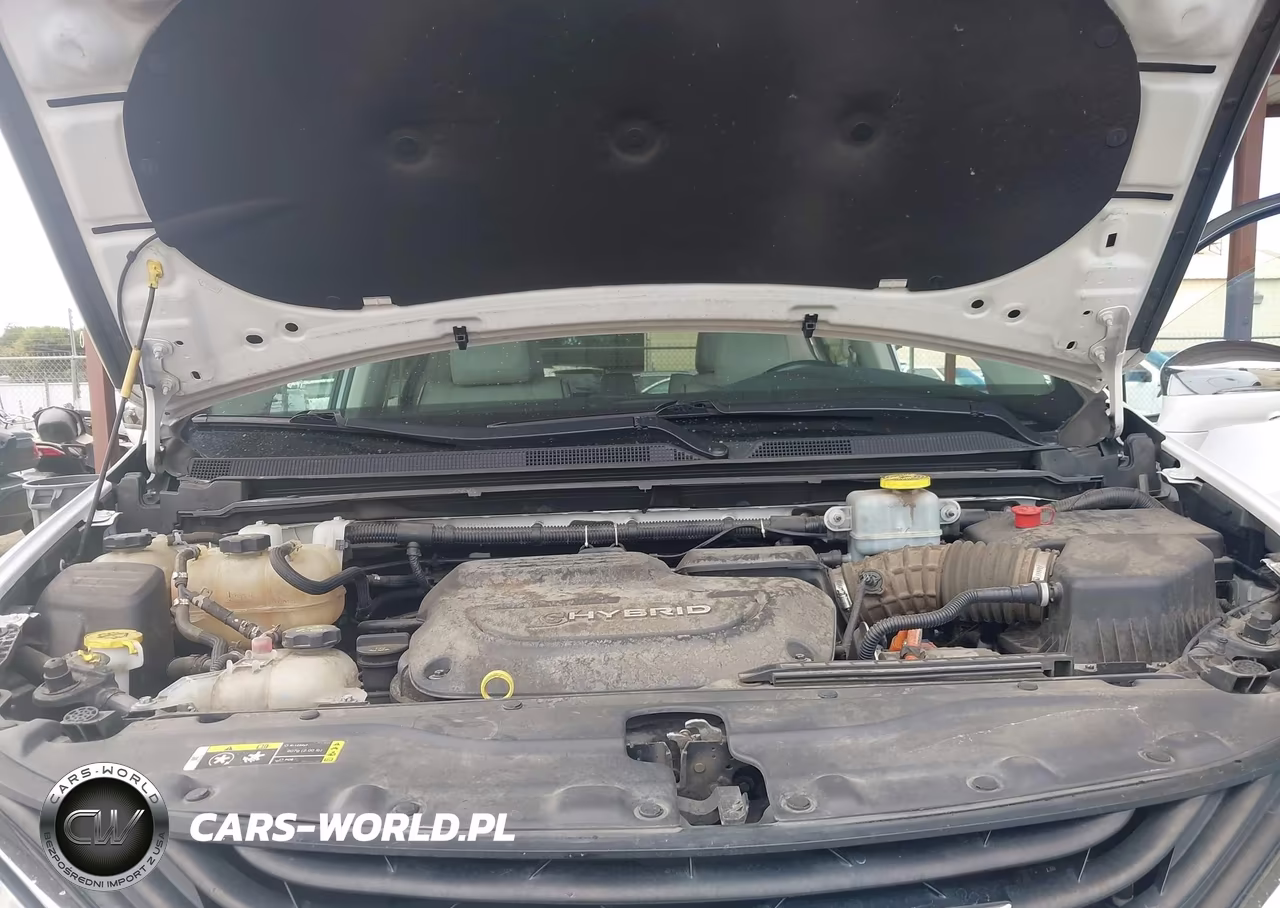 2018 Chrysler Pacifica Hybrid Limited VIN:2C4RC1N72JR183404 - 10