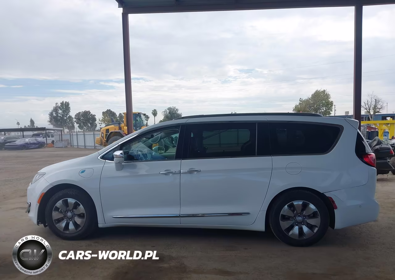 2018 Chrysler Pacifica Hybrid Limited VIN:2C4RC1N72JR183404 - 14