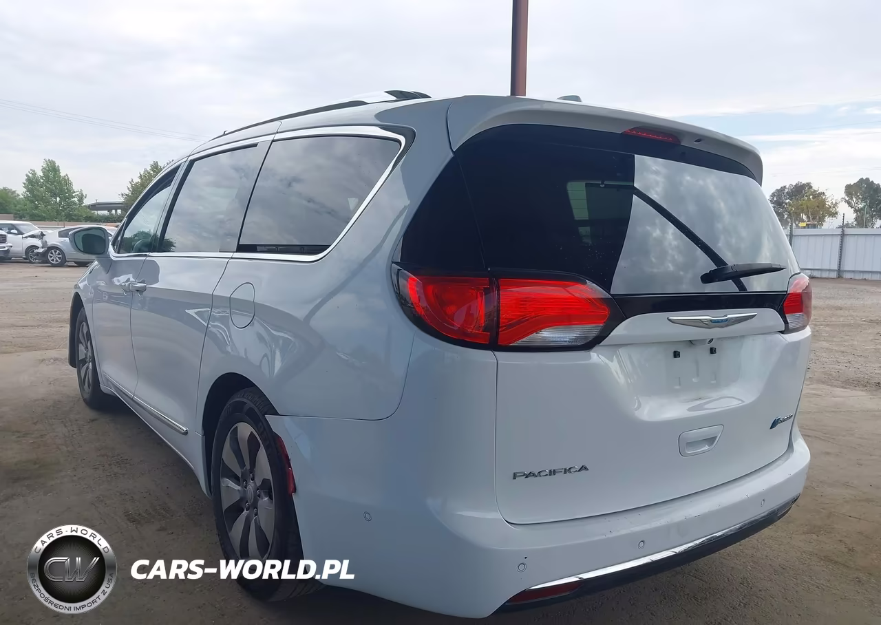 2018 Chrysler Pacifica Hybrid Limited VIN:2C4RC1N72JR183404 - 3