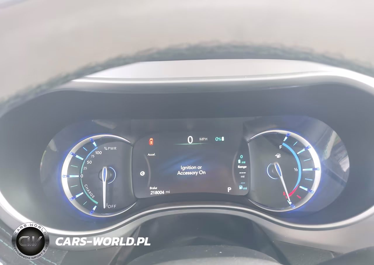 2018 Chrysler Pacifica Hybrid Limited VIN:2C4RC1N72JR183404 - 7