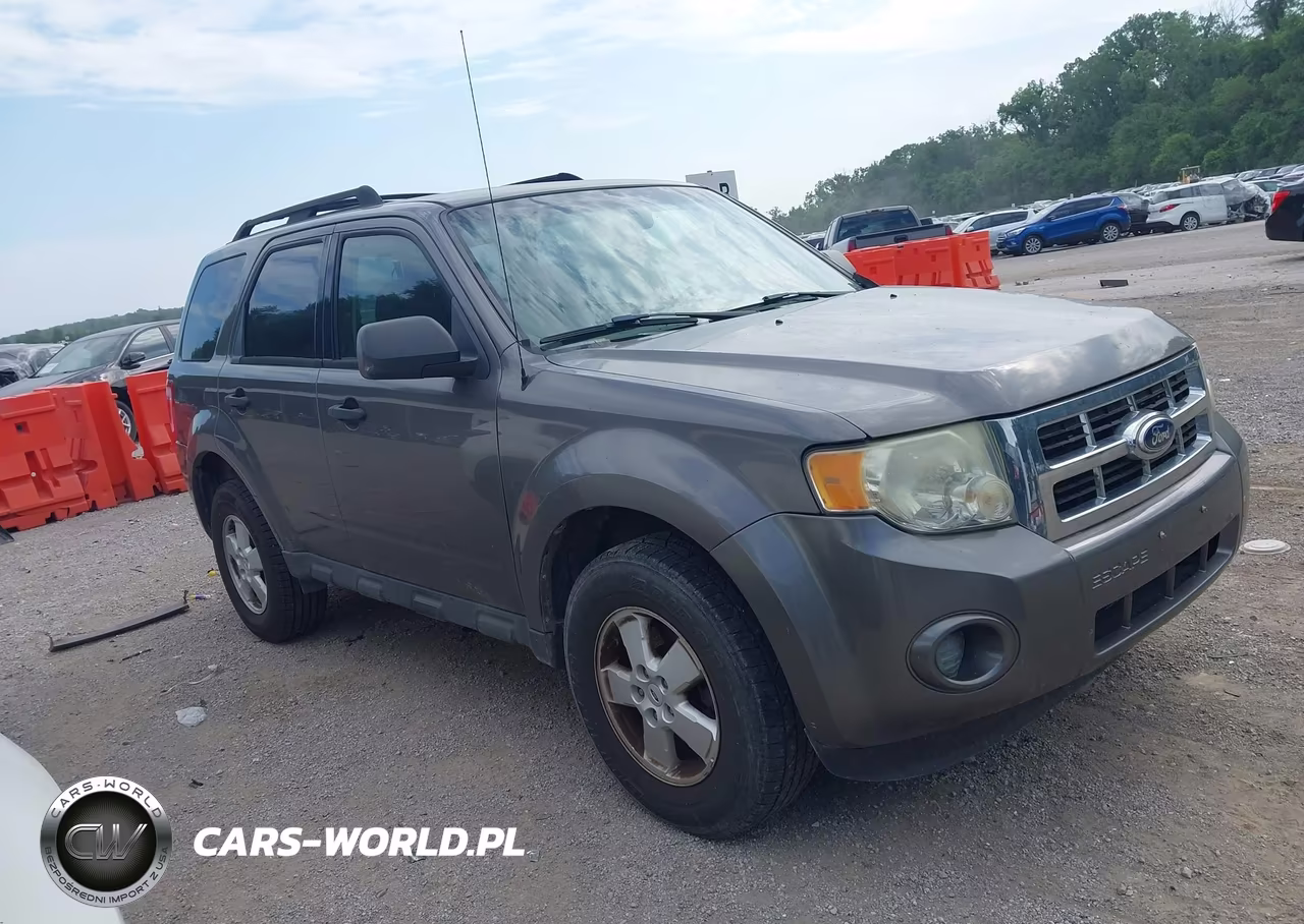 2010 Ford Escape Xls VIN:1FMCU0C77AKC49570 - 1