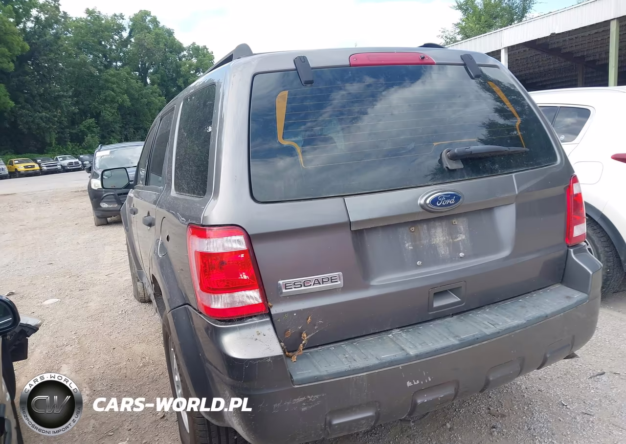 2010 Ford Escape Xls VIN:1FMCU0C77AKC49570 - 3