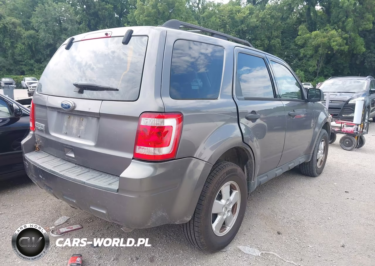2010 Ford Escape Xls VIN:1FMCU0C77AKC49570 - 4
