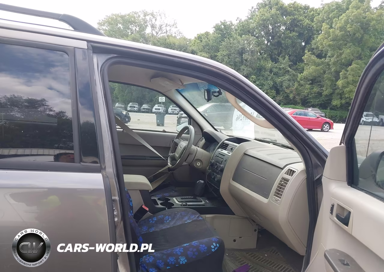 2010 Ford Escape Xls VIN:1FMCU0C77AKC49570 - 5