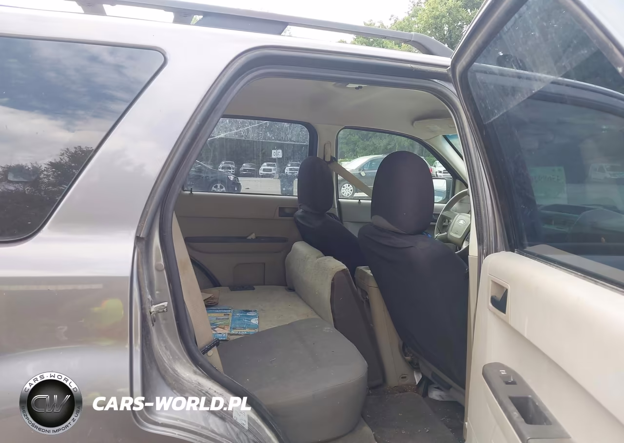 2010 Ford Escape Xls VIN:1FMCU0C77AKC49570 - 8