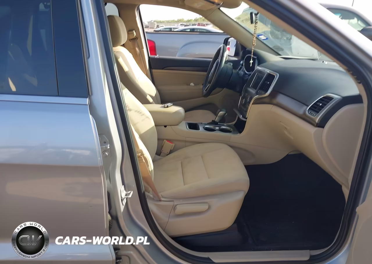 2018 Jeep Grand Cherokee Laredo 4X2 VIN:1C4RJEAGXJC168421 - 5