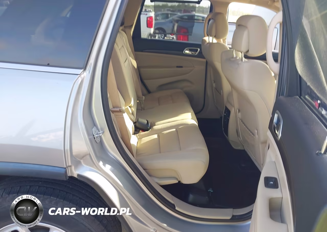 2018 Jeep Grand Cherokee Laredo 4X2 VIN:1C4RJEAGXJC168421 - 8