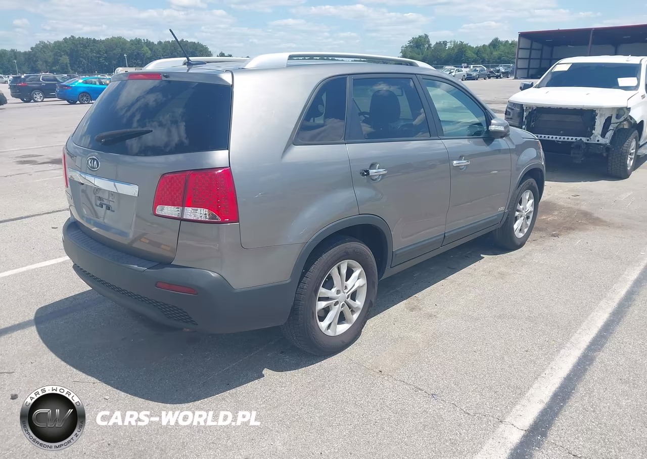 2013 Kia Sorento Lx VIN:5XYKTCA61DG408186 - 4