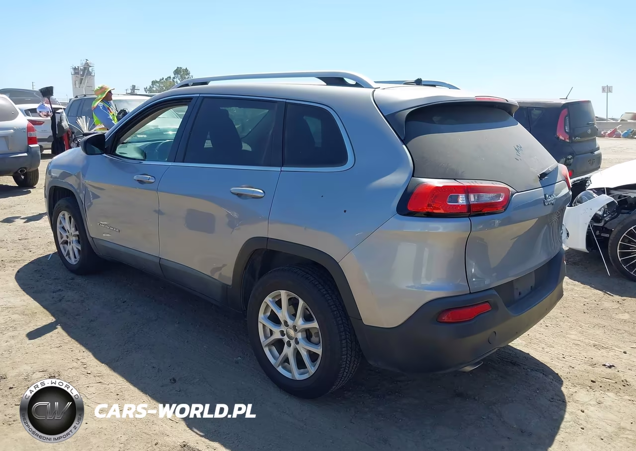 2014 Jeep Cherokee Latitude VIN:1C4PJLCB2EW123670 - 3