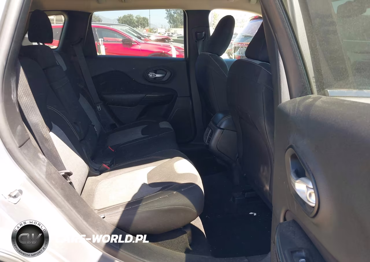 2014 Jeep Cherokee Latitude VIN:1C4PJLCB2EW123670 - 8