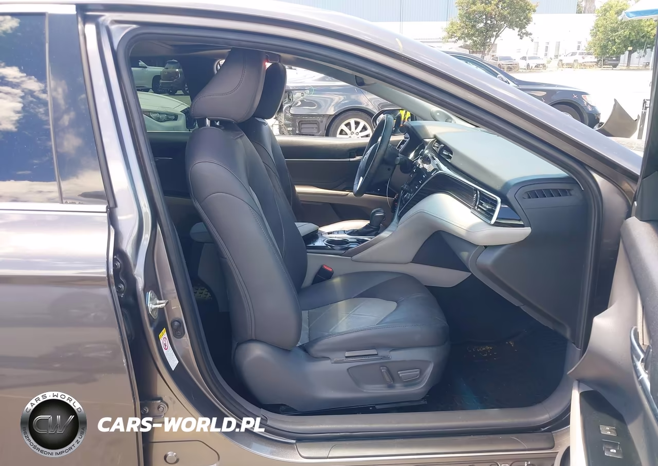 2018 Toyota Camry Hybrid Xle VIN:4T1B21HK9JU003600 - 5