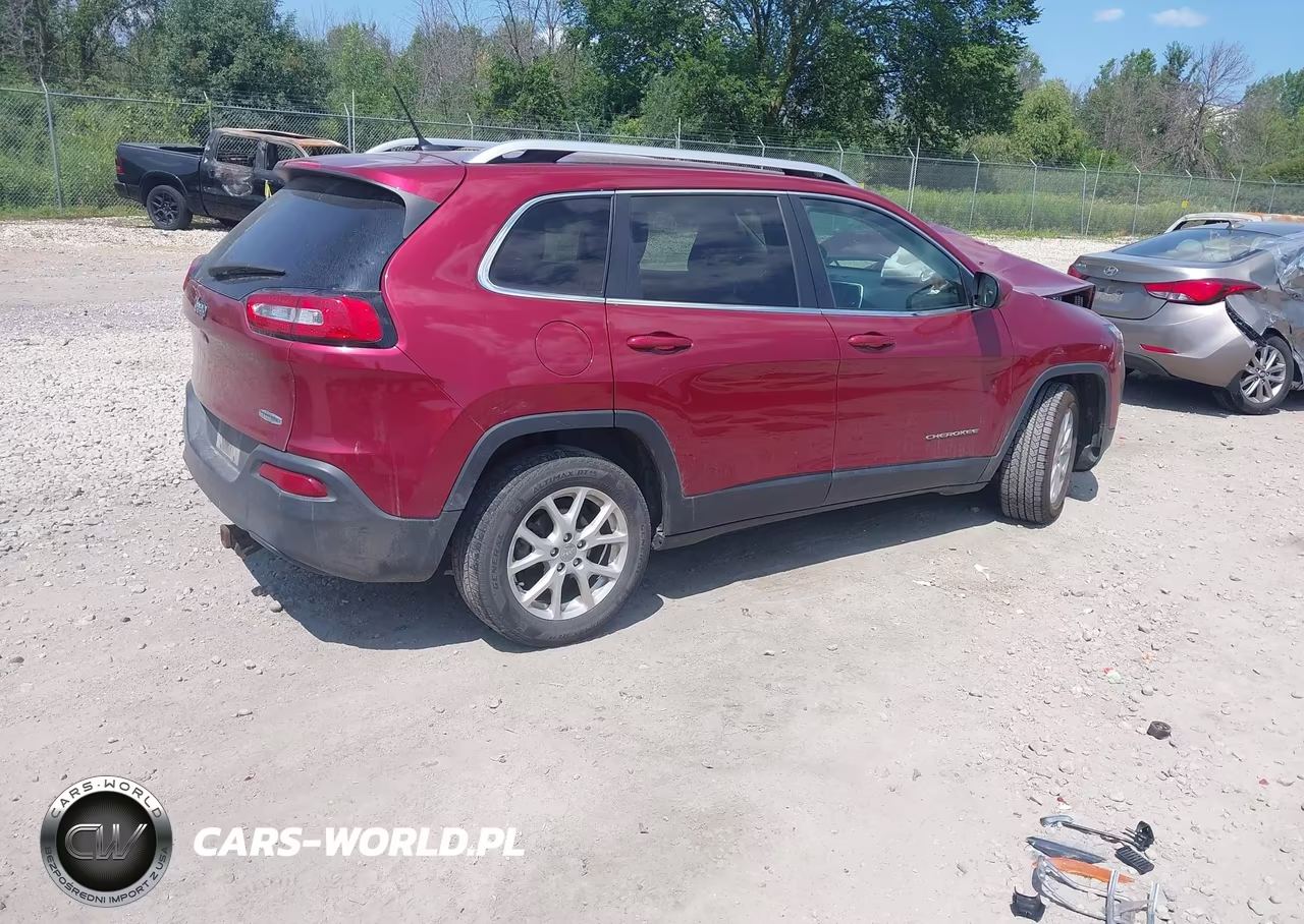 2015 Jeep Cherokee Latitude VIN:1C4PJLCB9FW536882 - 4