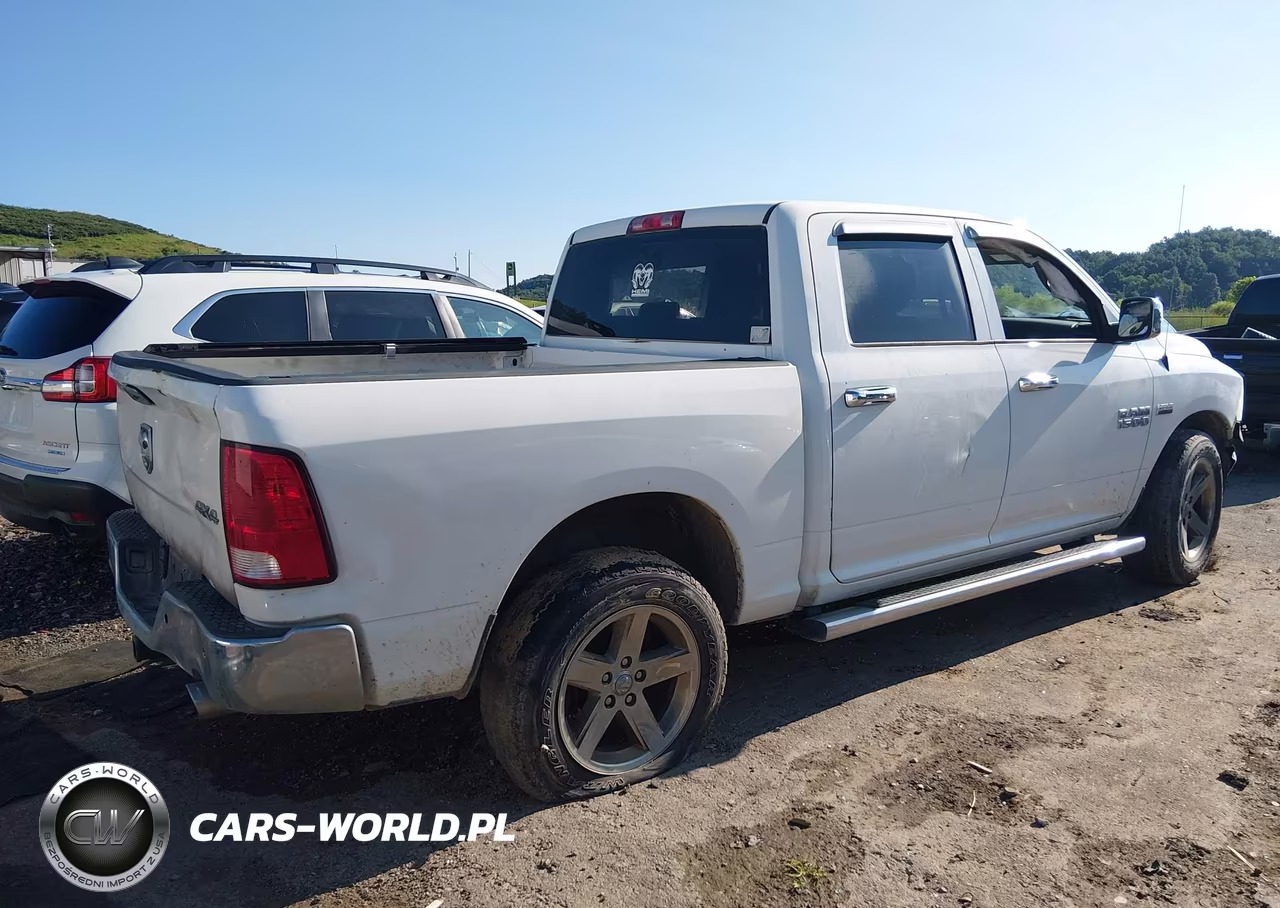 2018 Ram 1500 Express 4X4 5'7 Box VIN:3C6RR7KTXJG198314 - 4