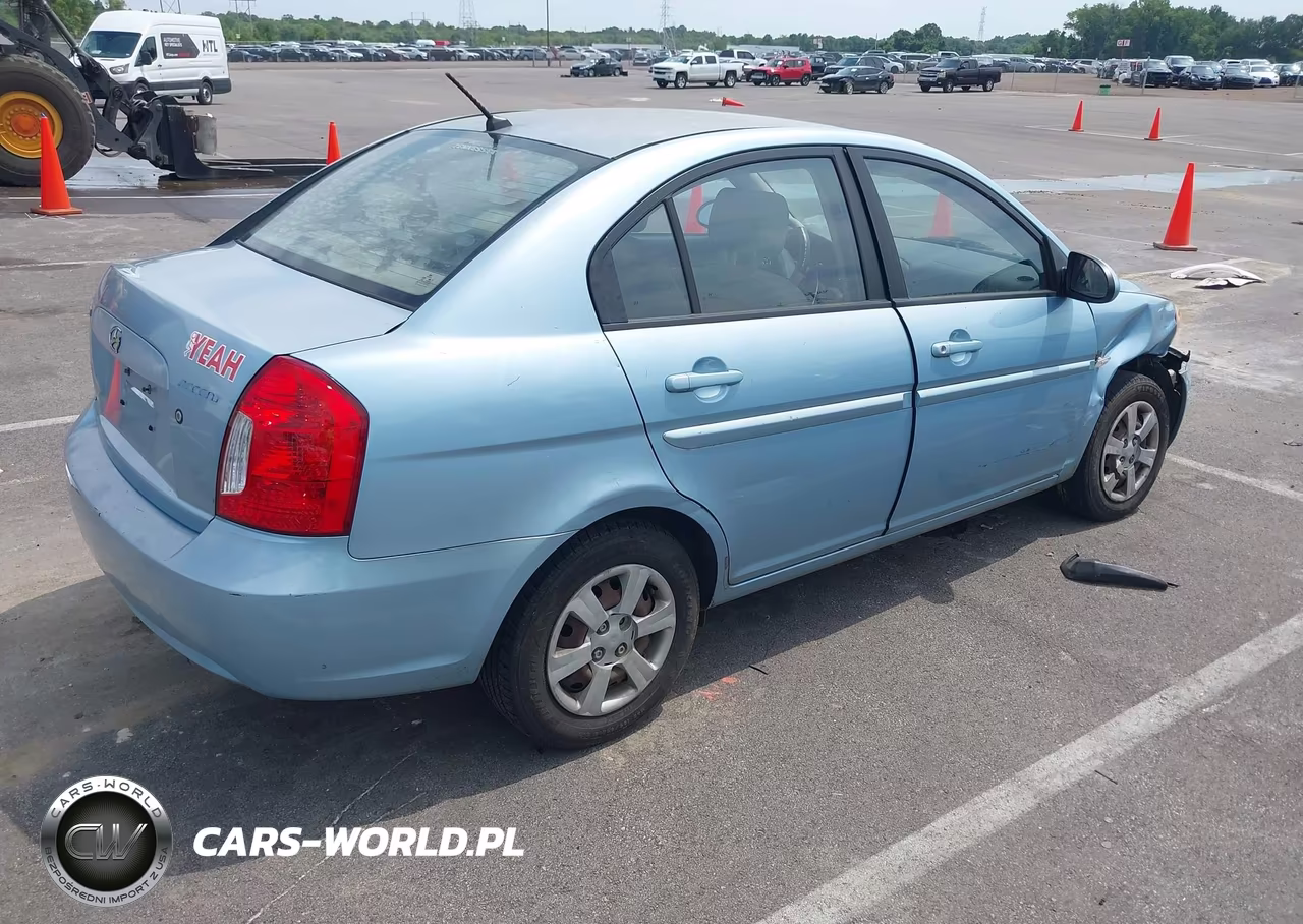 2007 Hyundai Accent Gls VIN:KMHCN46CX7U142829 - 4