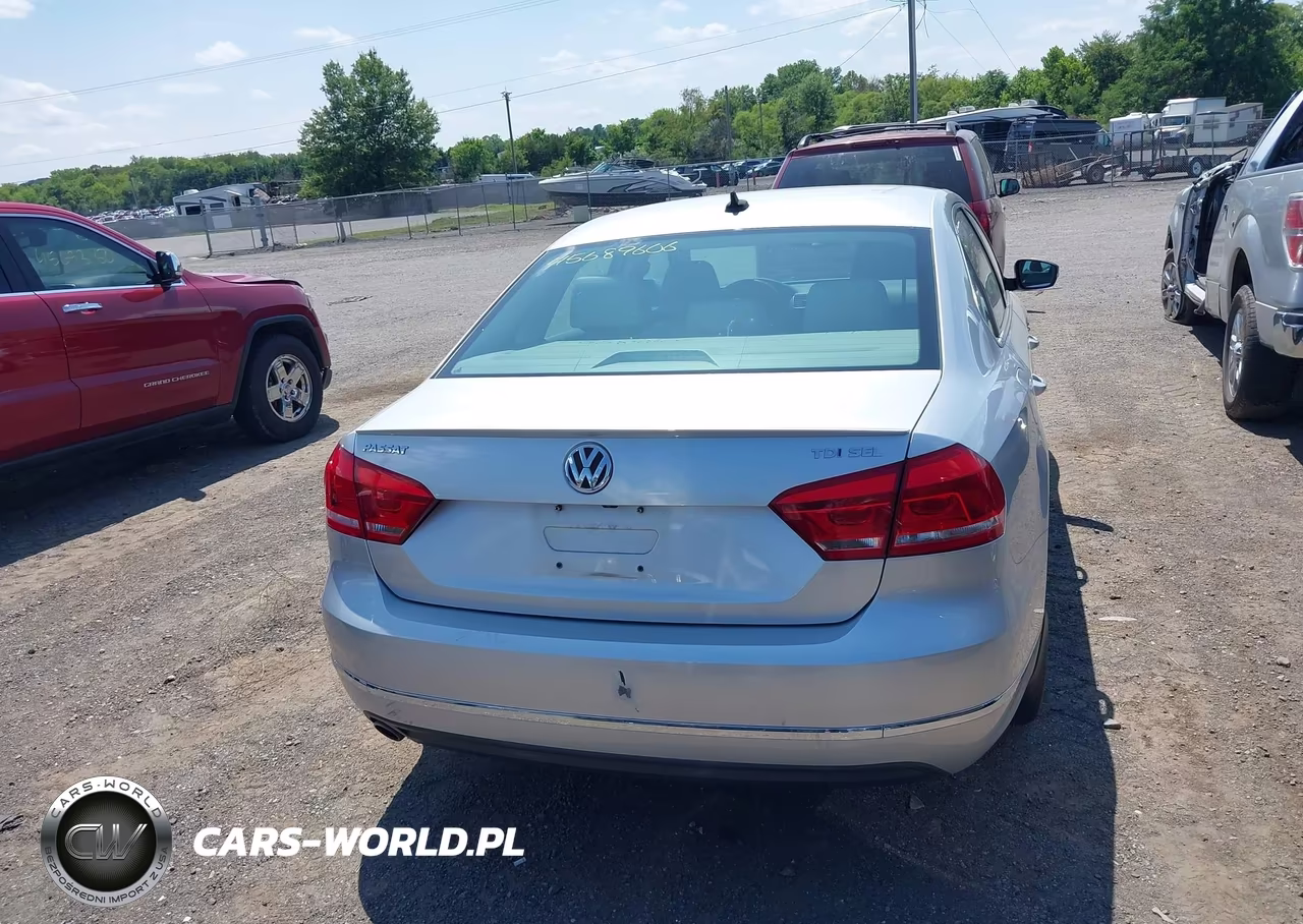 2015 Volkswagen Passat 2.0L Tdi Sel Premium VIN:1VWCV7A38FC032571 - 16