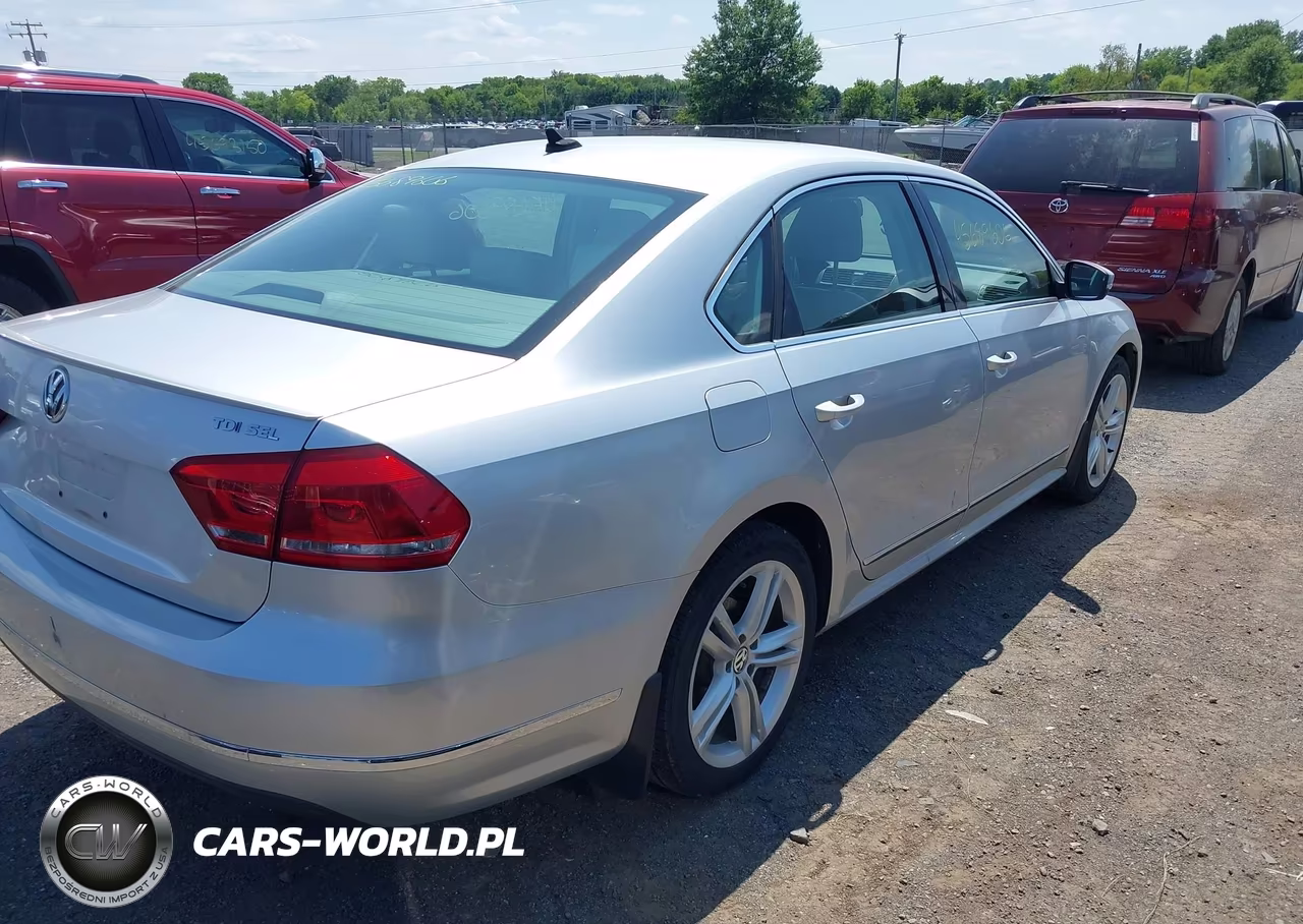 2015 Volkswagen Passat 2.0L Tdi Sel Premium VIN:1VWCV7A38FC032571 - 4