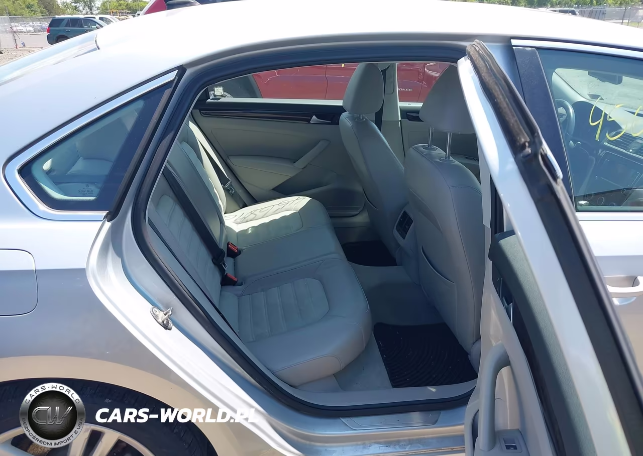 2015 Volkswagen Passat 2.0L Tdi Sel Premium VIN:1VWCV7A38FC032571 - 8