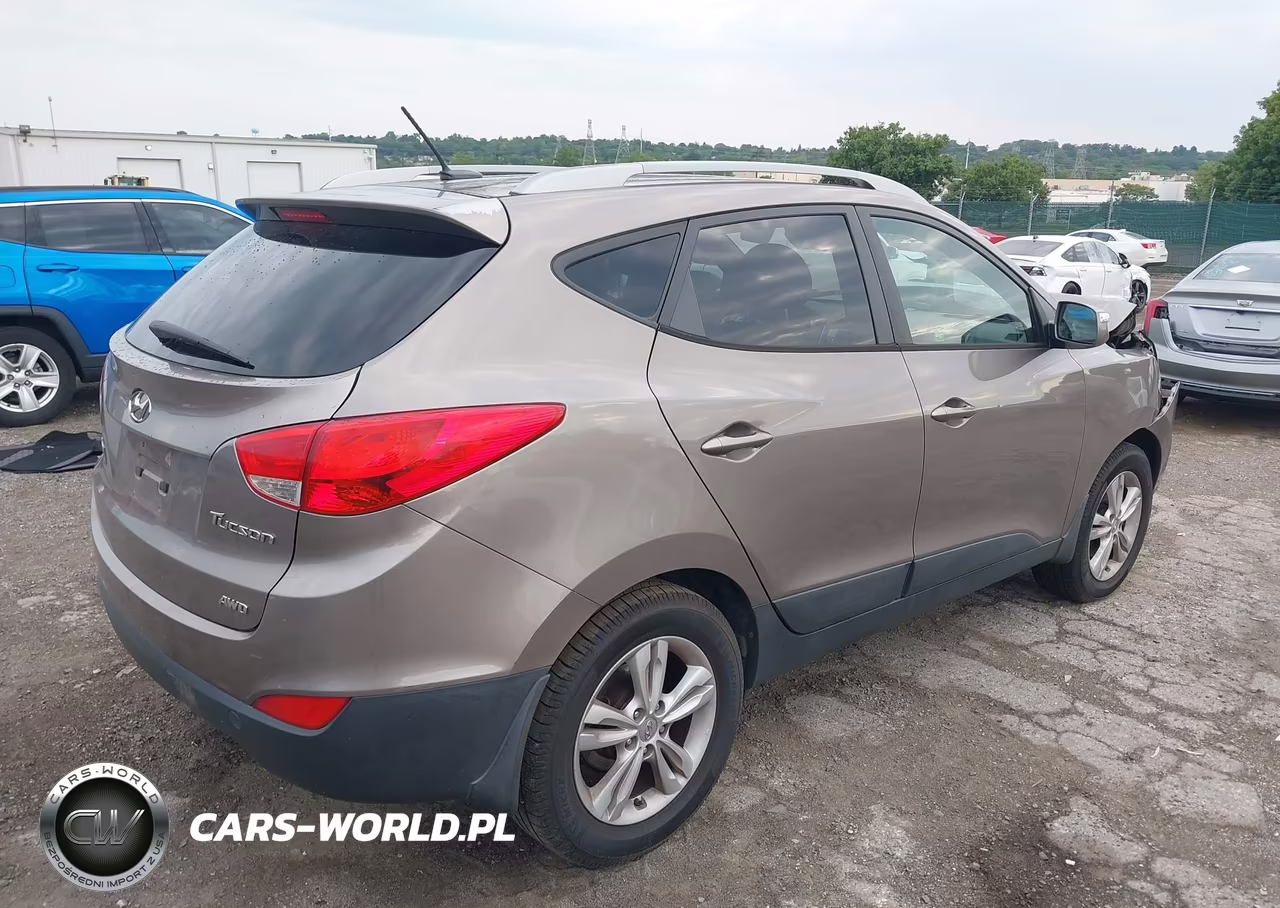 2013 Hyundai Tucson Gls VIN:KM8JUCAC0DU565815 - 4