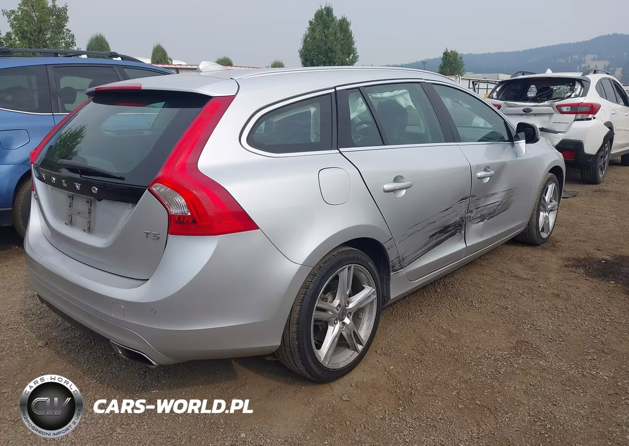 2016 Volvo V60 T5 Drive-E Premier VIN:YV140MEK9G1305577 - 4