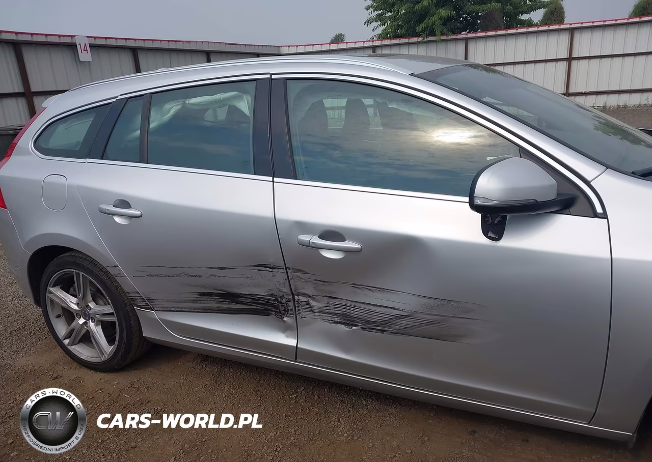 2016 Volvo V60 T5 Drive-E Premier VIN:YV140MEK9G1305577 - 6