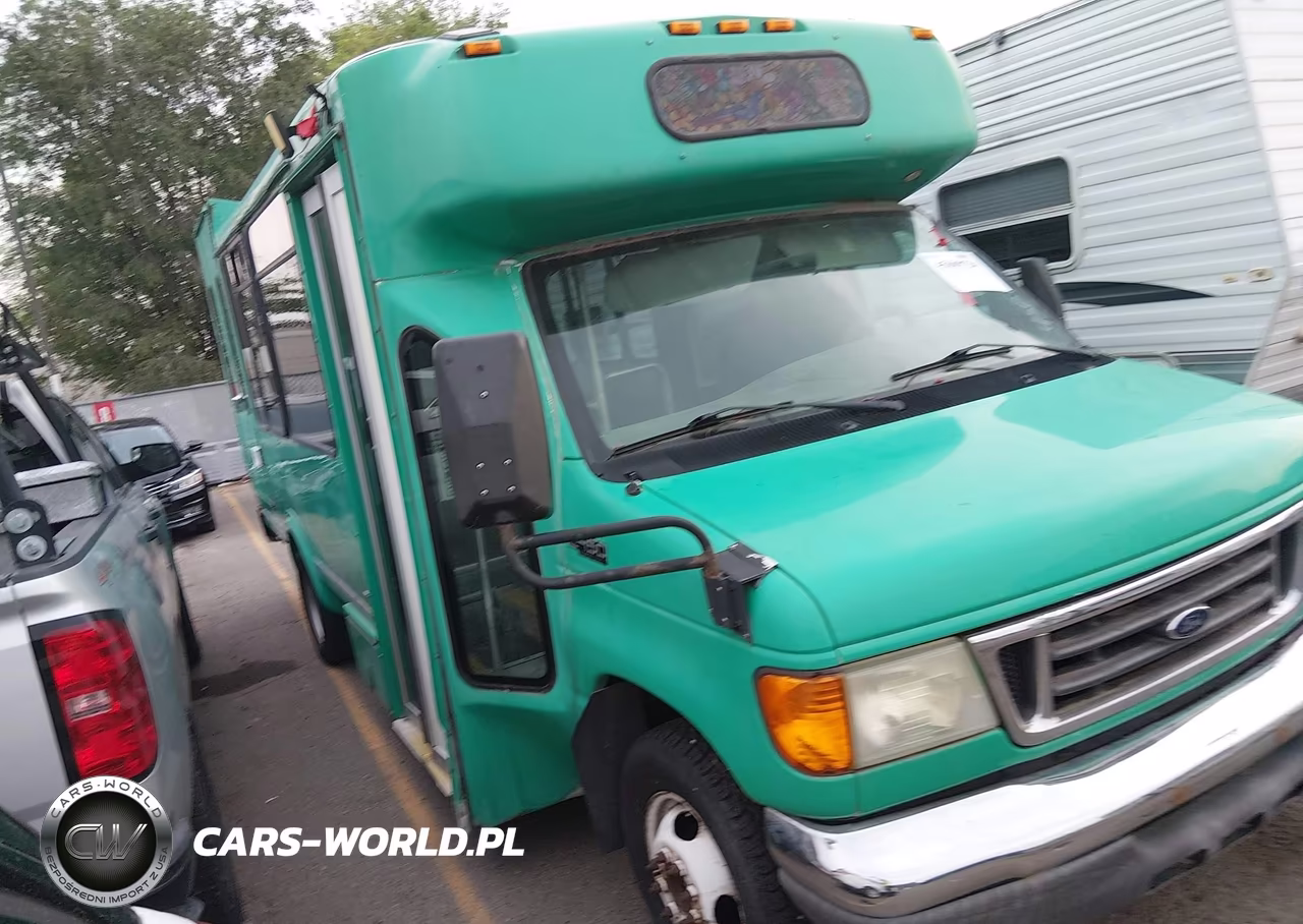 2004 Ford E-450 Cutaway Standard