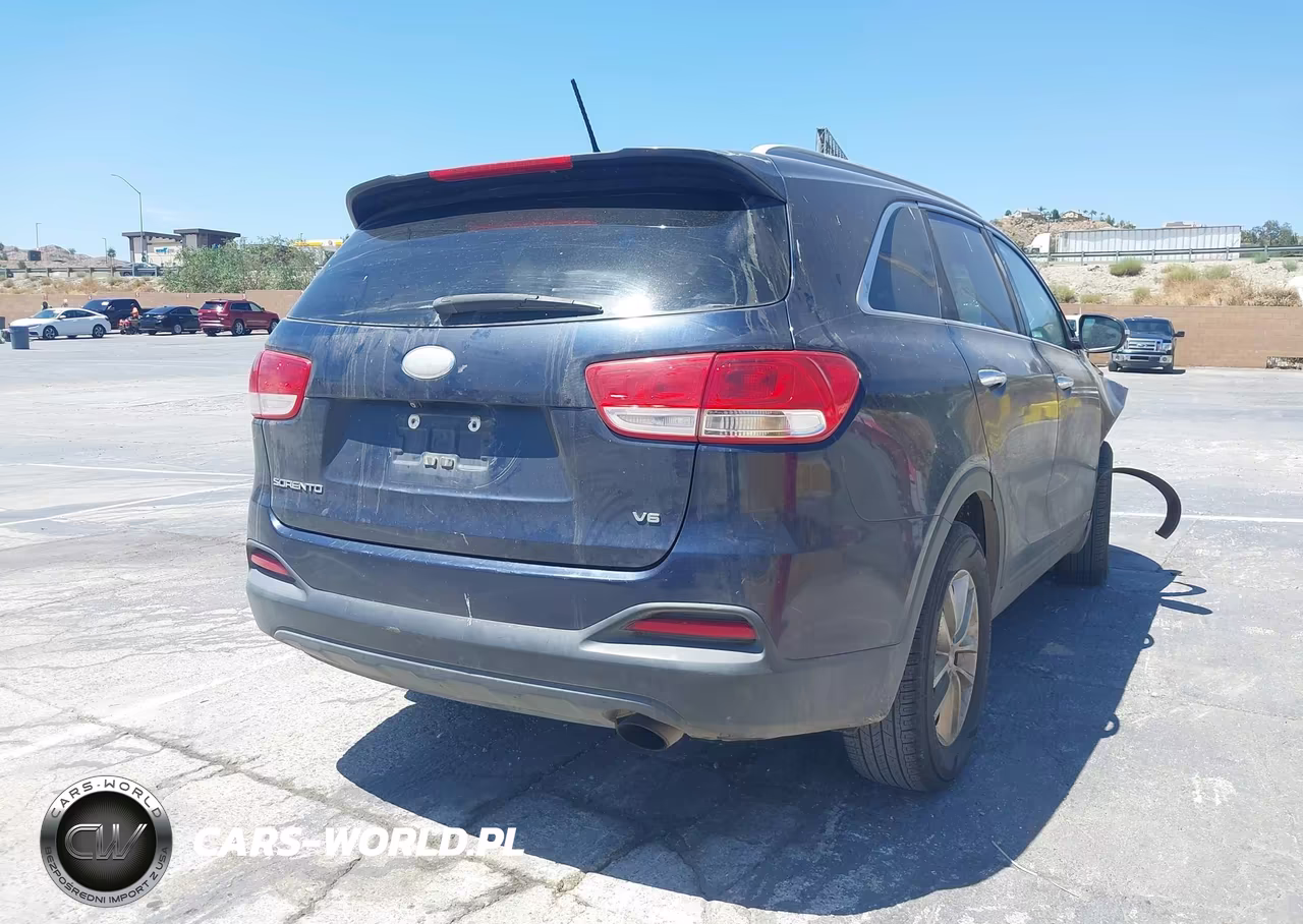 2017 Kia Sorento 3.3L Lx VIN:5XYPGDA55HG334090 - 4