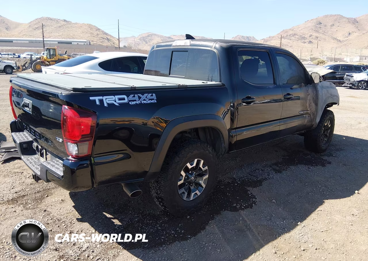 2018 Toyota Tacoma Trd Off Road VIN:3TMCZ5AN0JM129056 - 4