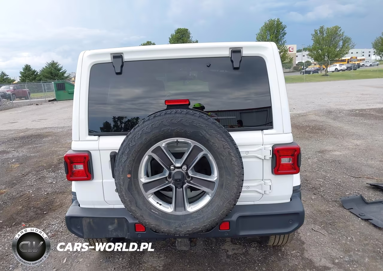 2019 Jeep Wrangler Unlimited Sahara 4X4 VIN:1C4HJXEG7KW661877 - 16