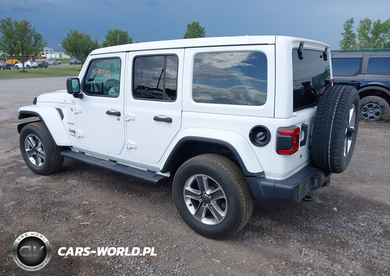 2019 Jeep Wrangler Unlimited Sahara 4X4 VIN:1C4HJXEG7KW661877 - 3