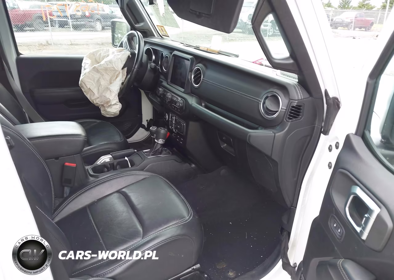 2019 Jeep Wrangler Unlimited Sahara 4X4 VIN:1C4HJXEG7KW661877 - 5