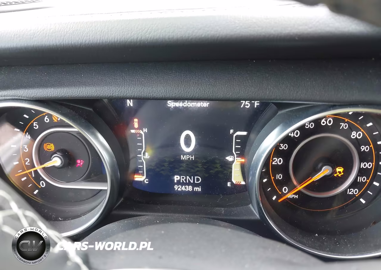2019 Jeep Wrangler Unlimited Sahara 4X4 VIN:1C4HJXEG7KW661877 - 7