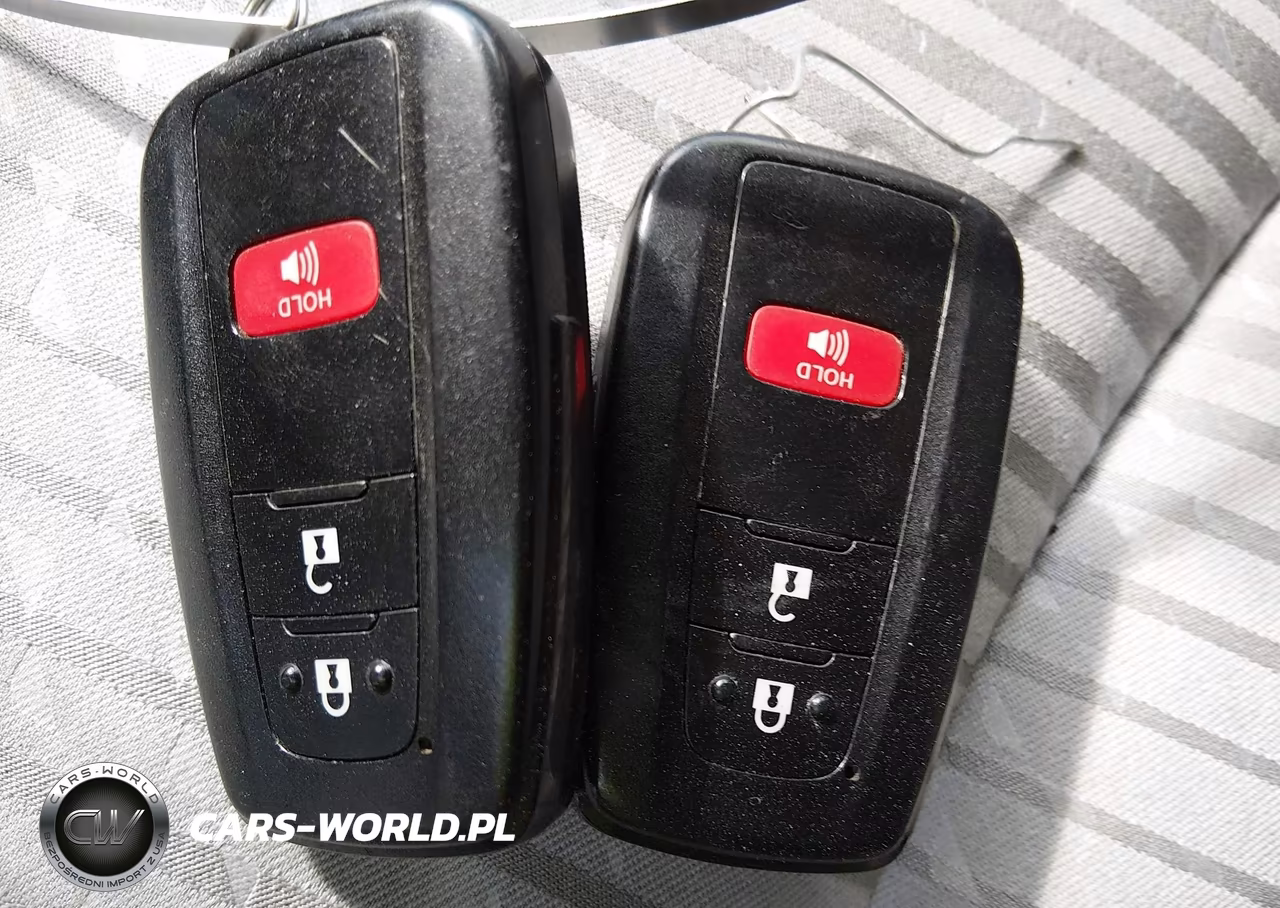 2017 Toyota Prius Three VIN:JTDKARFU1H3539922 - 11