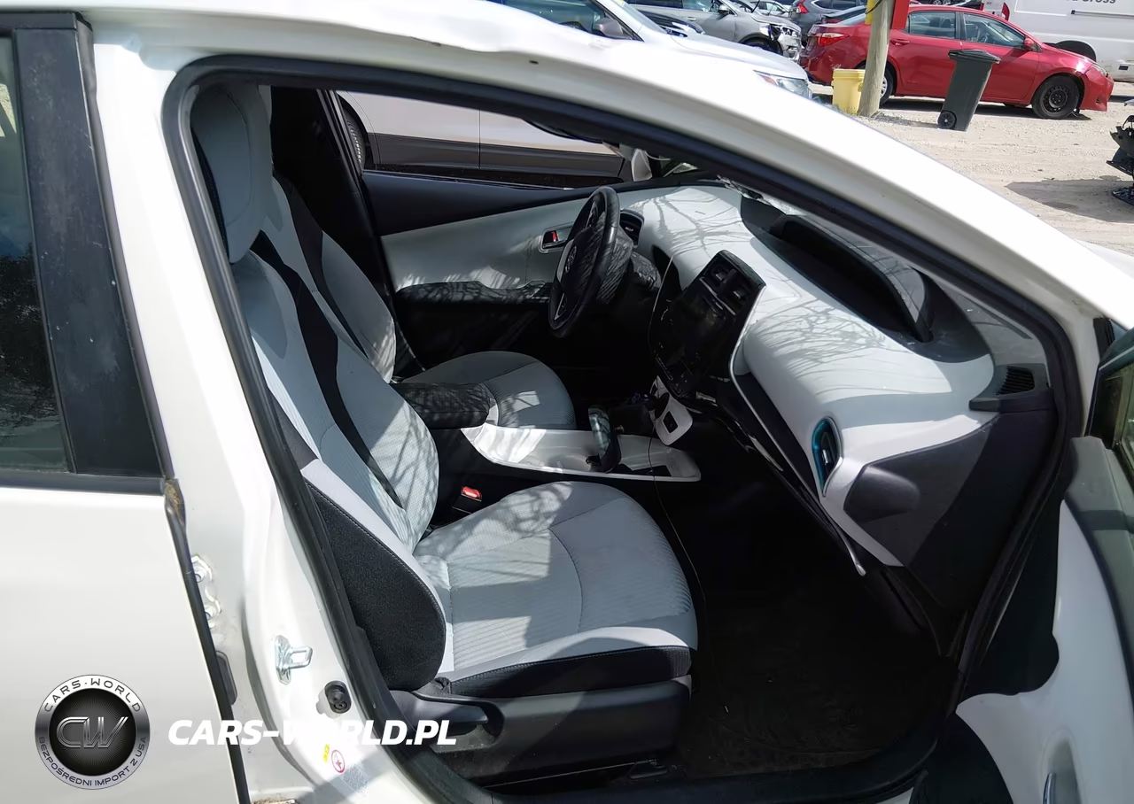 2017 Toyota Prius Three VIN:JTDKARFU1H3539922 - 5