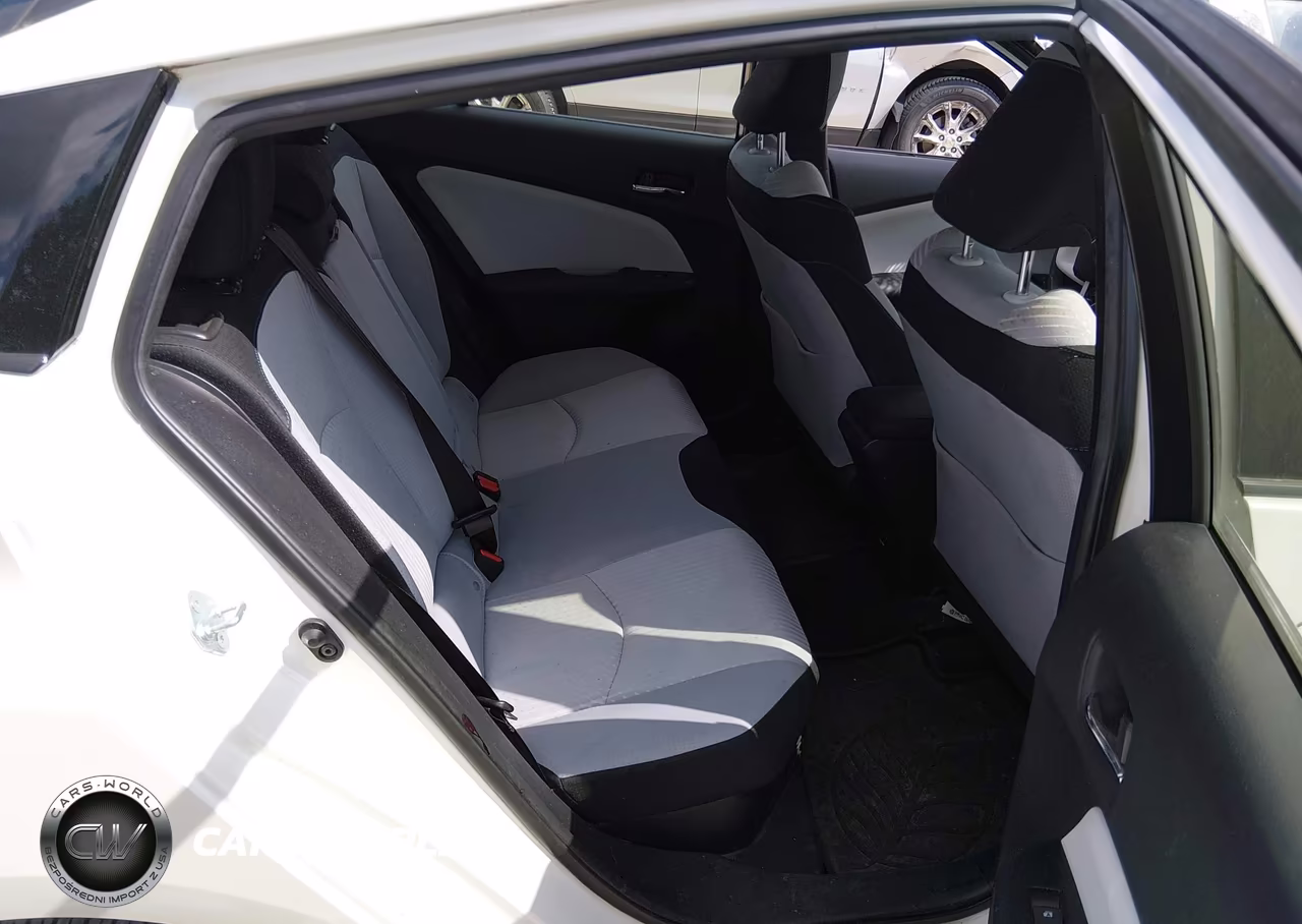 2017 Toyota Prius Three VIN:JTDKARFU1H3539922 - 8