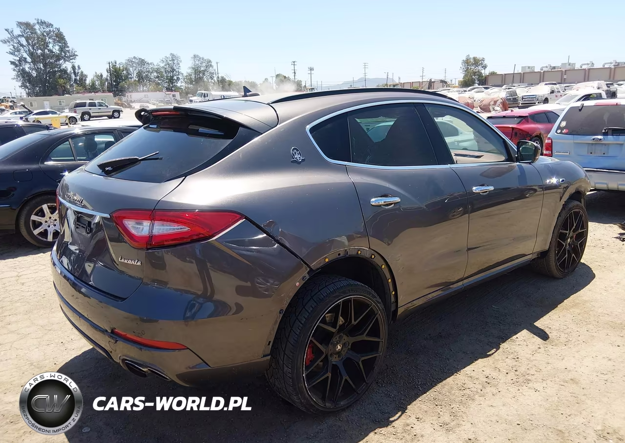 2017 Maserati Levante S VIN:ZN661YUS7HX246143 - 4