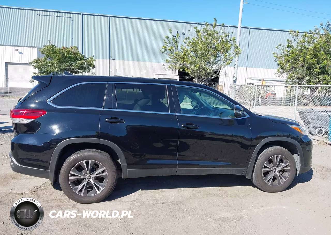 2019 Toyota Highlander Le Plus VIN:5TDBZRFH1KS742780 - 13