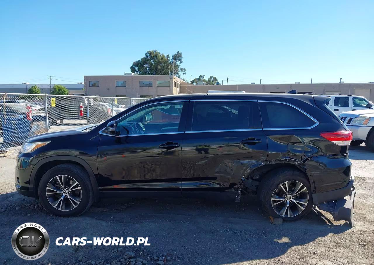 2019 Toyota Highlander Le Plus VIN:5TDBZRFH1KS742780 - 14
