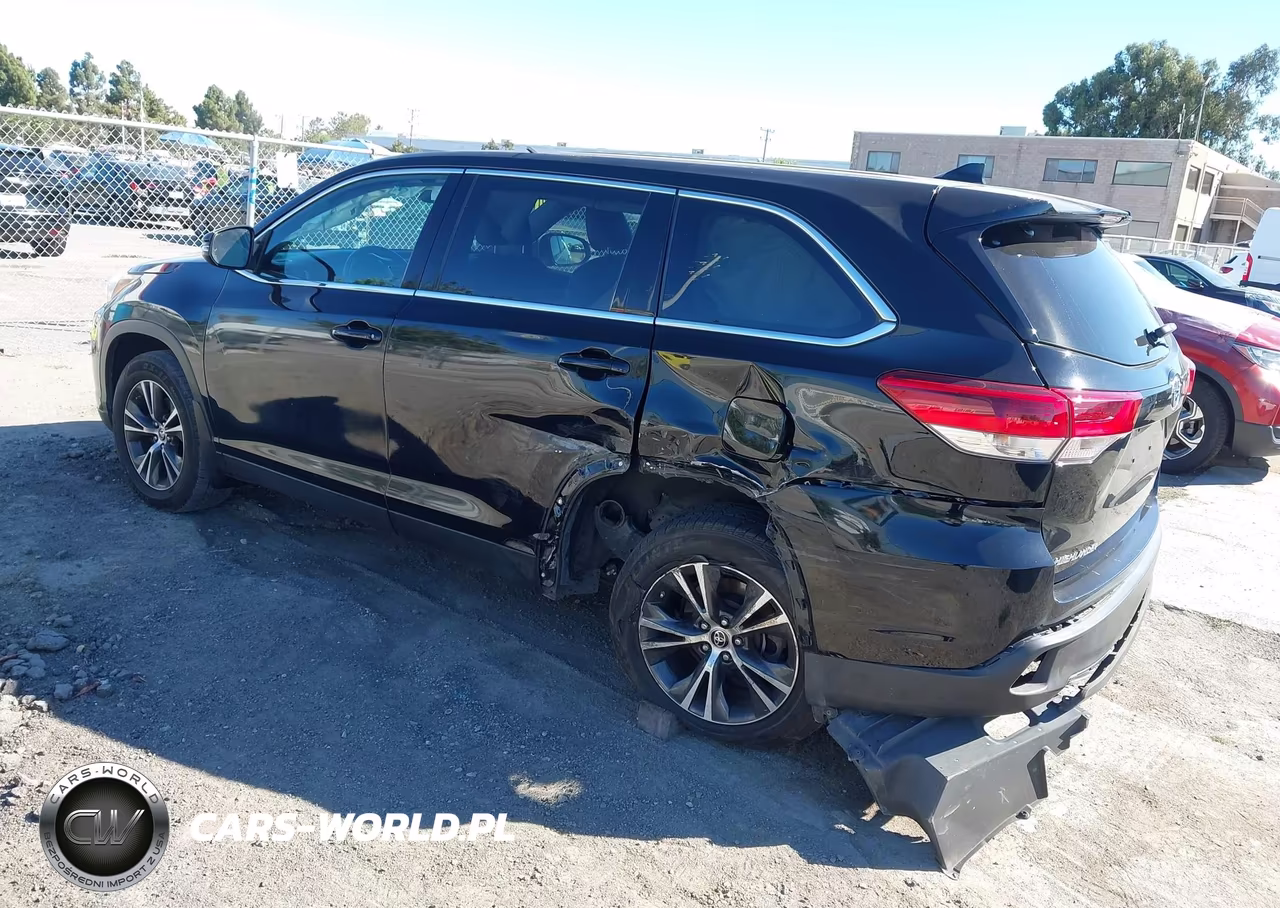 2019 Toyota Highlander Le Plus VIN:5TDBZRFH1KS742780 - 3