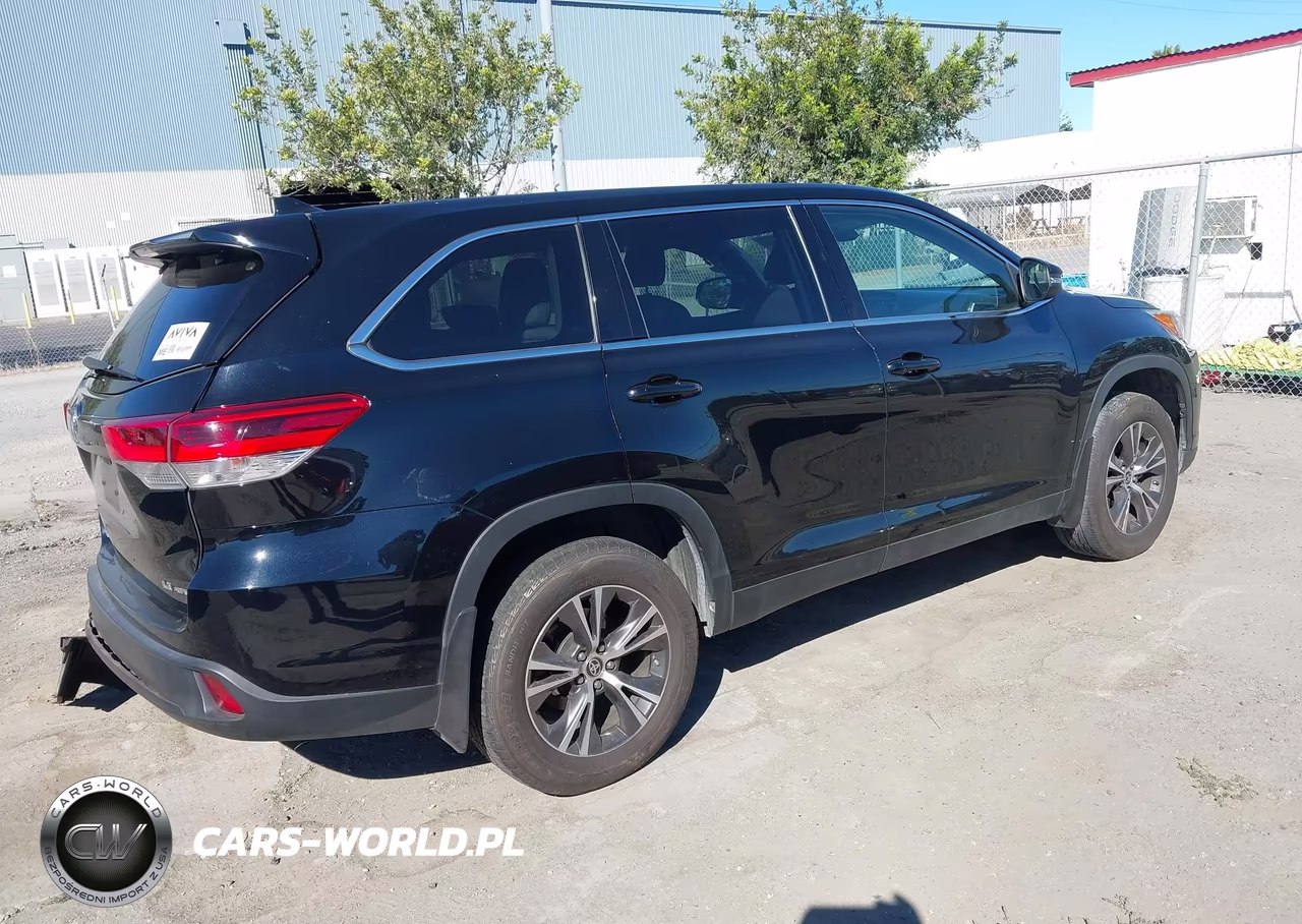 2019 Toyota Highlander Le Plus VIN:5TDBZRFH1KS742780 - 4