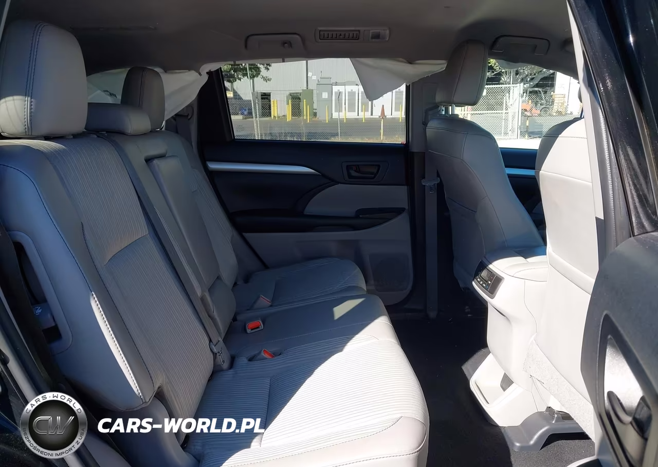 2019 Toyota Highlander Le Plus VIN:5TDBZRFH1KS742780 - 8