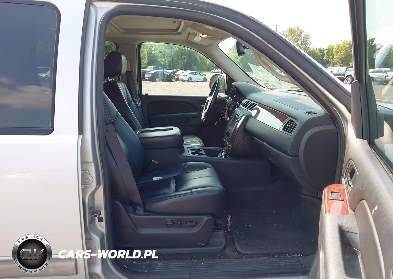 2011 Chevrolet Suburban Lt VIN:1GNSKJE34BR350863 - 5