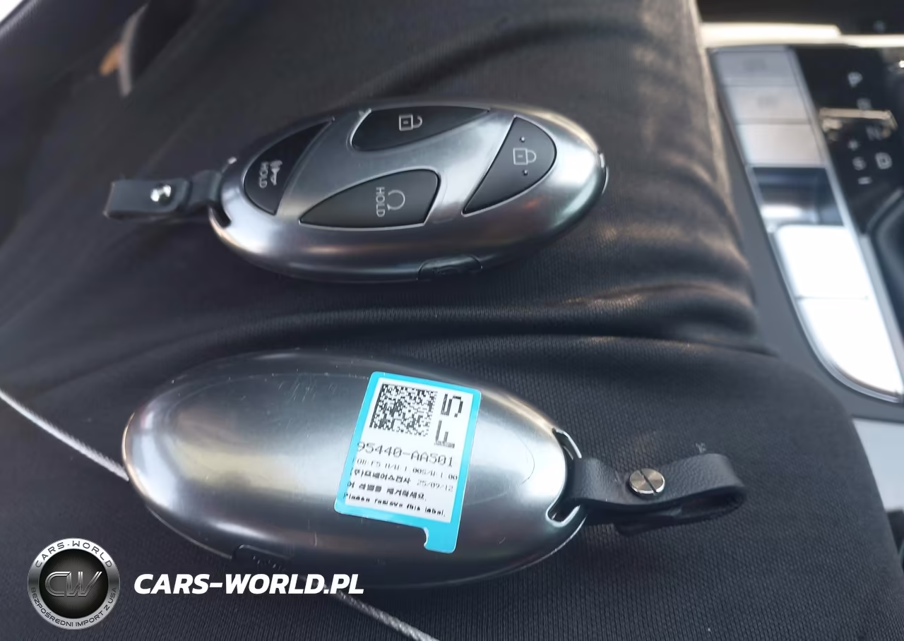 2026 Hyundai Elantra Limited VIN:KMHLP4DGXTU105774 - 11