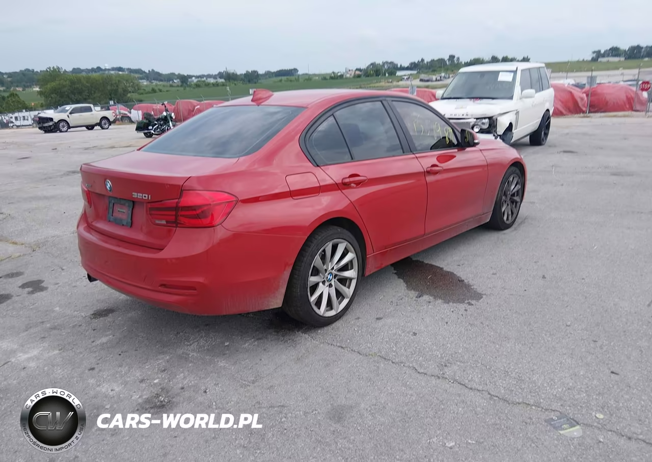 2018 BMW 320I xDrive VIN:WBA8E5G53JNV01971 - 4
