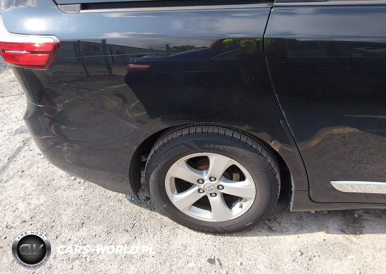 2015 Toyota Sienna Le 8 Passenger VIN:5TDKK3DC2FS661432 - 19