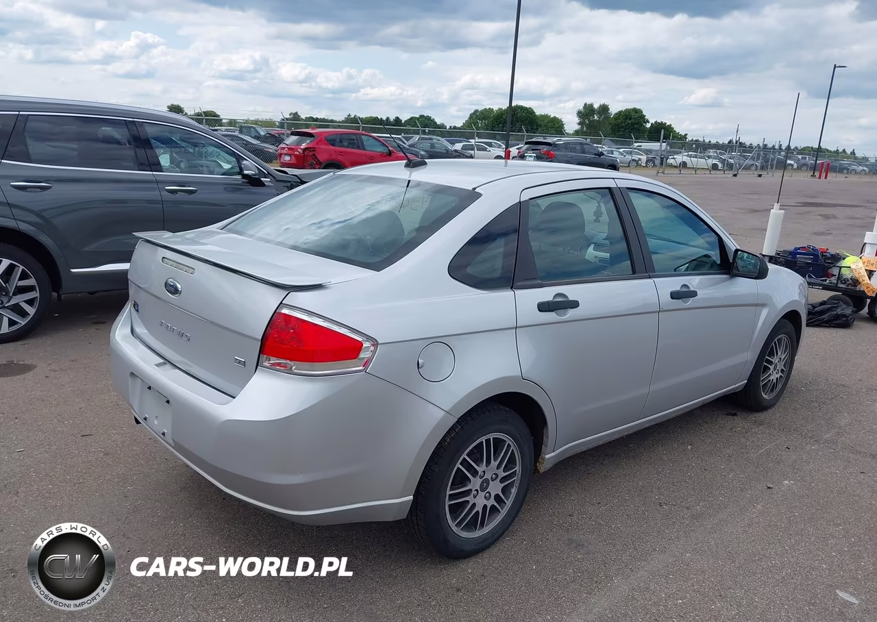 2011 Ford Focus Se VIN:1FAHP3FNXBW180726 - 4