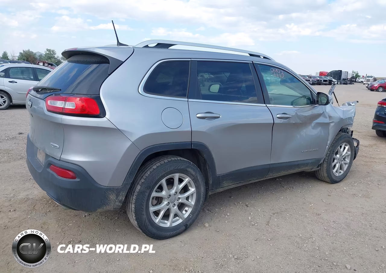 2016 Jeep Cherokee Latitude VIN:1C4PJMCS6GW162982 - 4