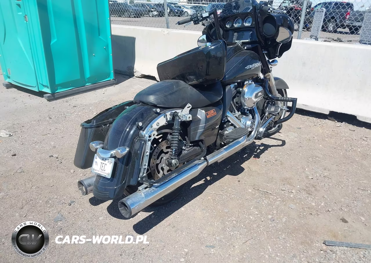 2015 Harley-Davidson Flhxs Street Glide Special VIN:1HD1KRM16FB677362 - 4