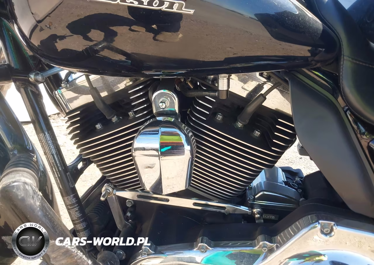 2015 Harley-Davidson Flhxs Street Glide Special VIN:1HD1KRM16FB677362 - 9