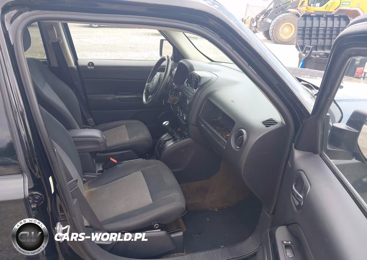 2014 Jeep Patriot Latitude VIN:1C4NJPFB3ED586777 - 5